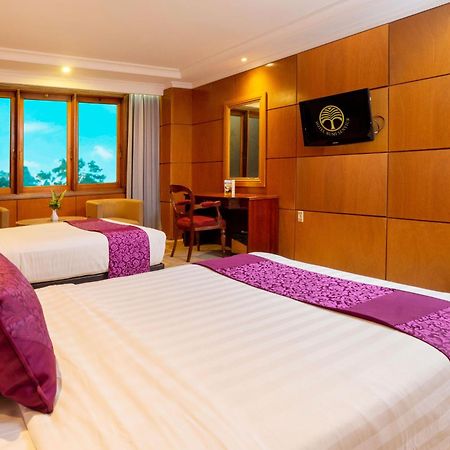Hotel Bumi Senyiur Samarinda Luaran gambar
